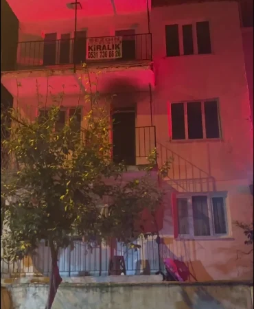 Aydın'da Apartman Yangını: Ev Sahibi Hastaneye Kaldırıldı