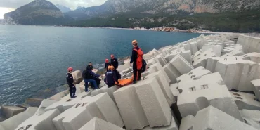 Antalya'da Balık Tutarken Düşen Yaşlı Adam Kurtarıldı