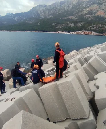 Antalya'da Balık Tutarken Düşen Yaşlı Adam Kurtarıldı