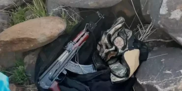 Şanlıurfa'da volkanik bazalt taşlarının altında cephanelik ele geçirildi: 8 gözaltı