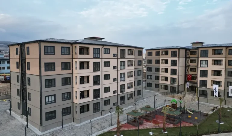 İş Bankası Deprem Bölgesine Lojman İnşa Etti