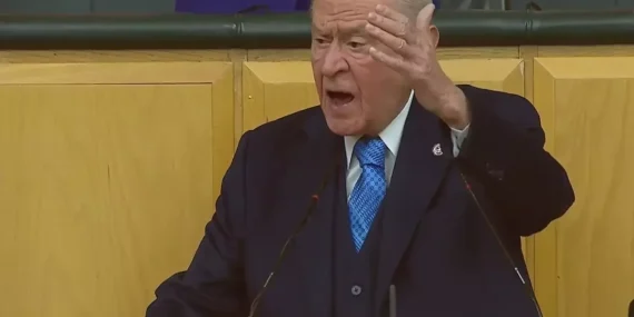 Bahçeli’nin Kürtlerle ilgili sözleri parti grubunda ayakta alkışlandı