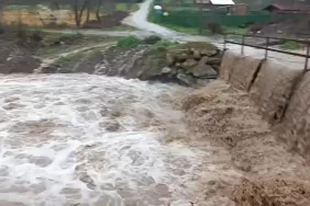 Bursa'da Dereler Taştı, Köprü Ulaşıma Kapandı