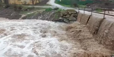 Bursa'da Dereler Taştı, Köprü Ulaşıma Kapandı