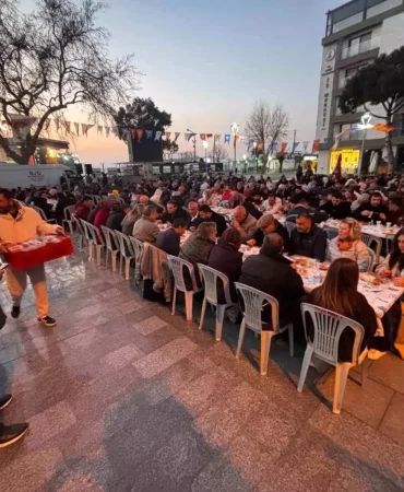 Dikili'de Yoğun Katılımlı İftar Programı Düzenlendi