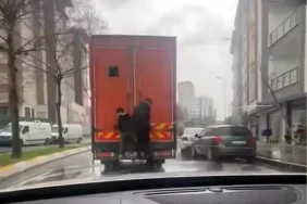 Esenyurt'ta Çocukların Tehlikeli Yolculuğu