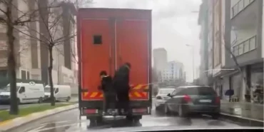 Esenyurt'ta Çocukların Tehlikeli Yolculuğu