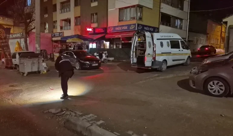Eskişehir'de Markette Bıçaklı Kavga: 2 Yaralı