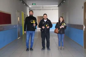 Fatma Nur öğretmenin anısına 650 meslektaşına çiçek dağıttılar
