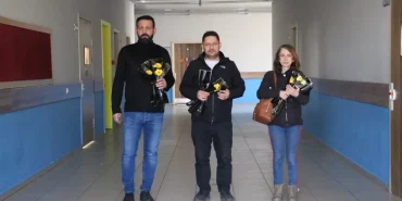 Fatma Nur öğretmenin anısına 650 meslektaşına çiçek dağıttılar