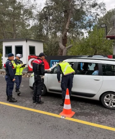 Jandarma'dan Bayram İkramı