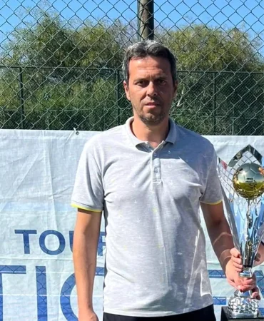 Eski Futbolcu Hakan Erken Kalp Krizi Geçirerek Hayatını Kaybetti