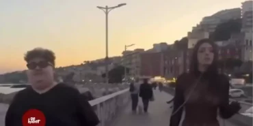 Kız arkadaşına tasma takıp gezdirdi