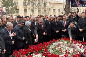 Muhsin Yazıcıoğlu, mezarı başında anıldı