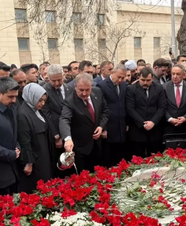 Muhsin Yazıcıoğlu, mezarı başında anıldı