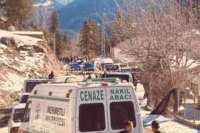 Akrabasını Öldüren Genç İntihar Etti