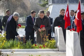 Sakarya ve çevre illerde Çanakkale Deniz Zaferi'nin 111. yılı dolayısıyla törenler düzenlendi