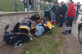 Tokat'ta Elektrik Direğine Çarpan Araçta 4 Yaralı