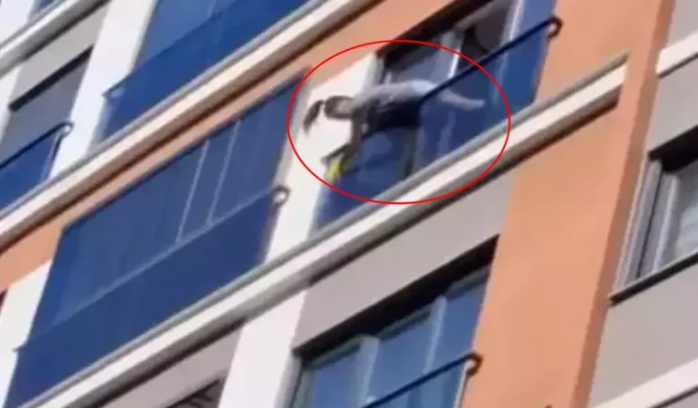 Ünlü şarkıcı cam sildi, onu görenlerin yüreği ağzına geldi