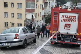 Üsküdar'da Yol Çöktü, Araç Çukura Düştü