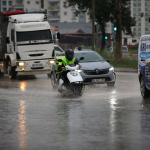 Adana'da Sağanak Yağış Hayatı Olumsuz Etkiledi