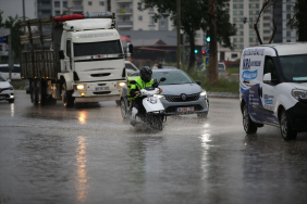 Adana'da Sağanak Yağış Hayatı Olumsuz Etkiledi