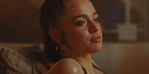 Angelina Jolie ve Brad Pitt’in kızı Shiloh’un güzelliği viral oldu