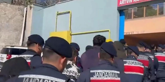 “Avukatız” dediler, milyonları topladılar