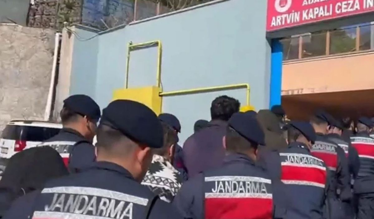 “Avukatız” dediler, milyonları topladılar