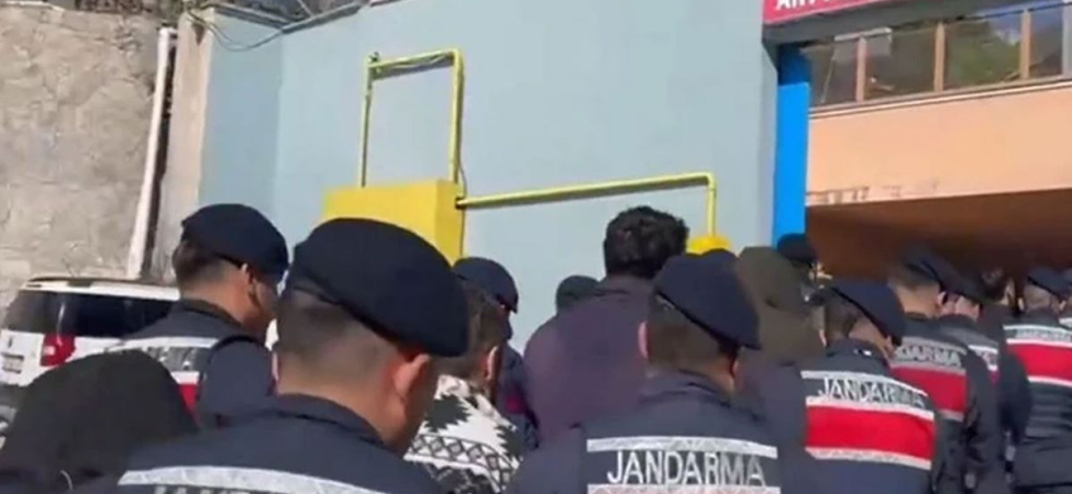 “Avukatız” dediler, milyonları topladılar