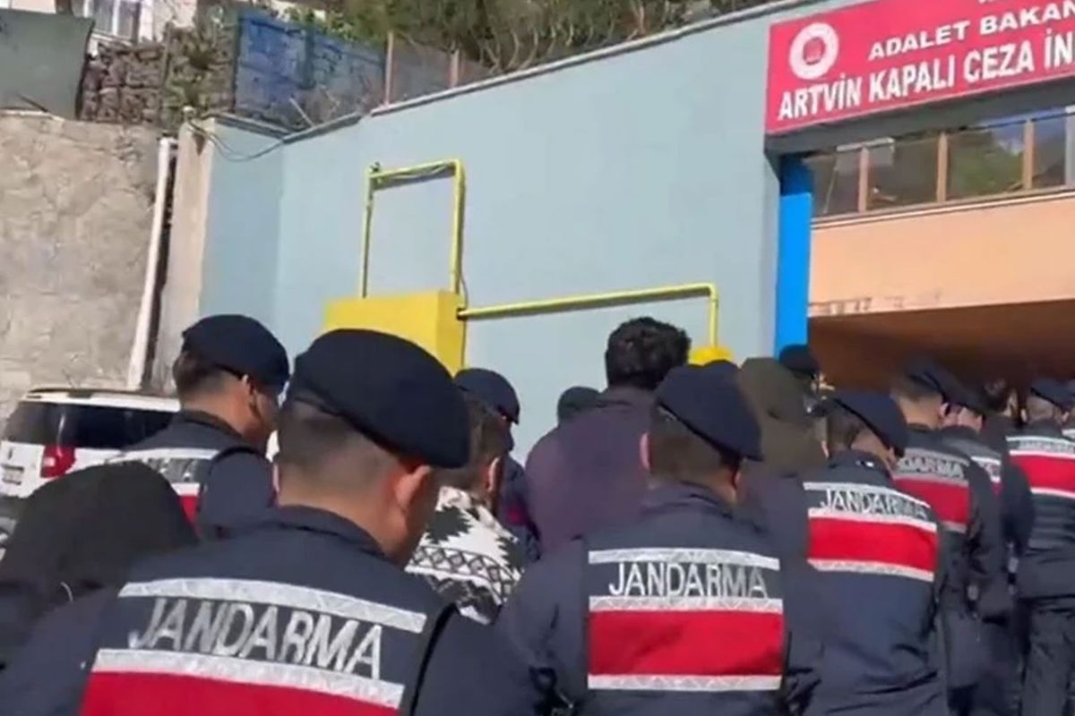 “Avukatız” dediler, milyonları topladılar