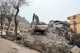 Avcılar'da Bina Tek Darbeyle Yıkıldı