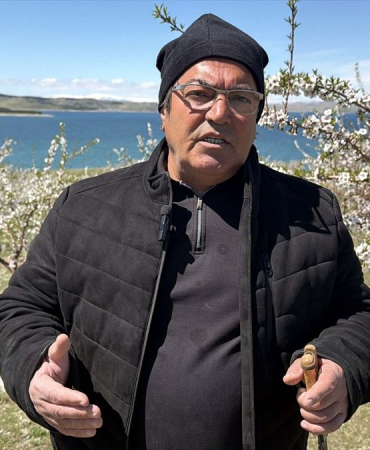 Elazığ'da Badem Bahçesi Umut Veriyor