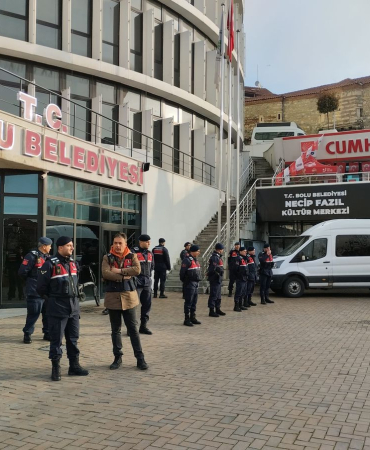 Bolu'da Belediye Başkanı ve Yardımcısı Tutuklandı