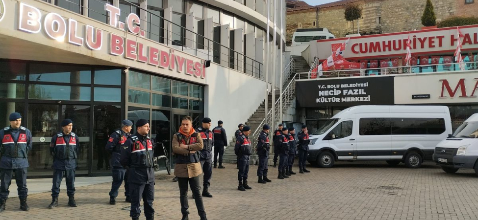 Bolu'da Belediye Başkanı ve Yardımcısı Tutuklandı