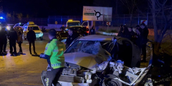 Beykoz'da minibüs-otomobil çarpıştı: 1’i ağır 11 yaralı