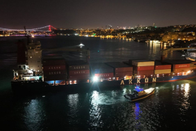 İstanbul Boğazı'nda faciadan dönüldü: Yalıya metreler kala karaya oturdu