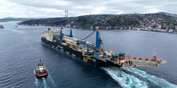 İstanbul Boğazı'nda gemi trafiği çift yönlü askıya alındı