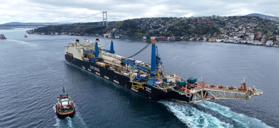 İstanbul Boğazı'nda gemi trafiği çift yönlü askıya alındı