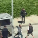 Tartıştığı kadını sokak ortasında yumrukladı, müdahale edenlere tepki gösterdi