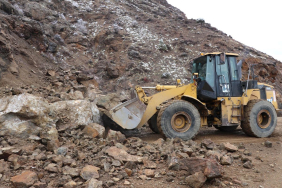 Oltu'da Heyelan: Yol Temizlik Çalışmaları Başladı
