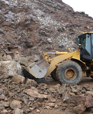 Oltu'da Heyelan: Yol Temizlik Çalışmaları Başladı