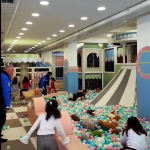 Polislerden Öğrencilere Bayram Kutlaması