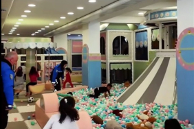 Polislerden Öğrencilere Bayram Kutlaması