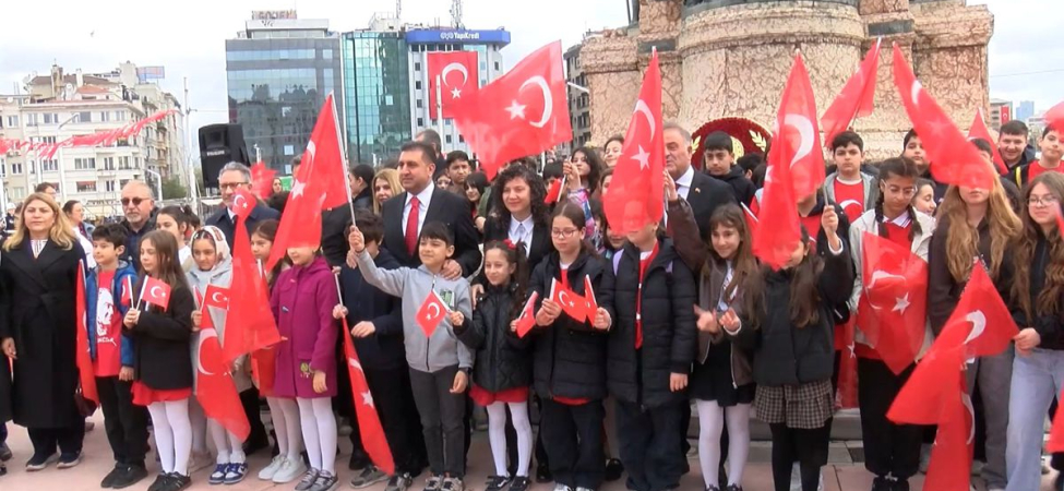 23 Nisan Taksim'de Kutlandı