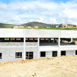 Ünlü sanatçı, arabalarını ve evlerini satıp 78 haneli köyüne yatırdı