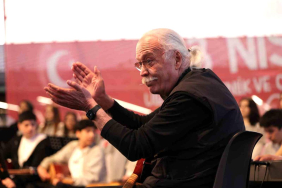 Usta sanatçı Cahit Berkay gençlerle aynı sahneyi paylaştı