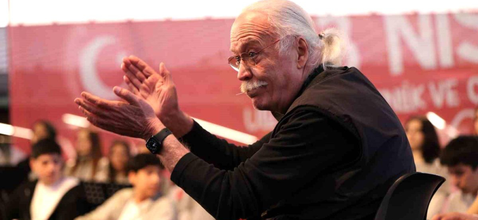 Usta sanatçı Cahit Berkay gençlerle aynı sahneyi paylaştı