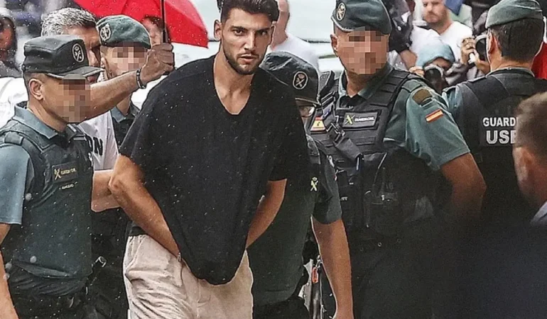 Yıldız isme şok suçlama: İki kadınla ilişkiye girip...