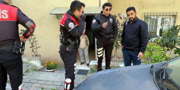 Kiracı olduğu ev icradan satıldı; yurt dışından döndüğünde eşyalarıyla sokakta kaldı